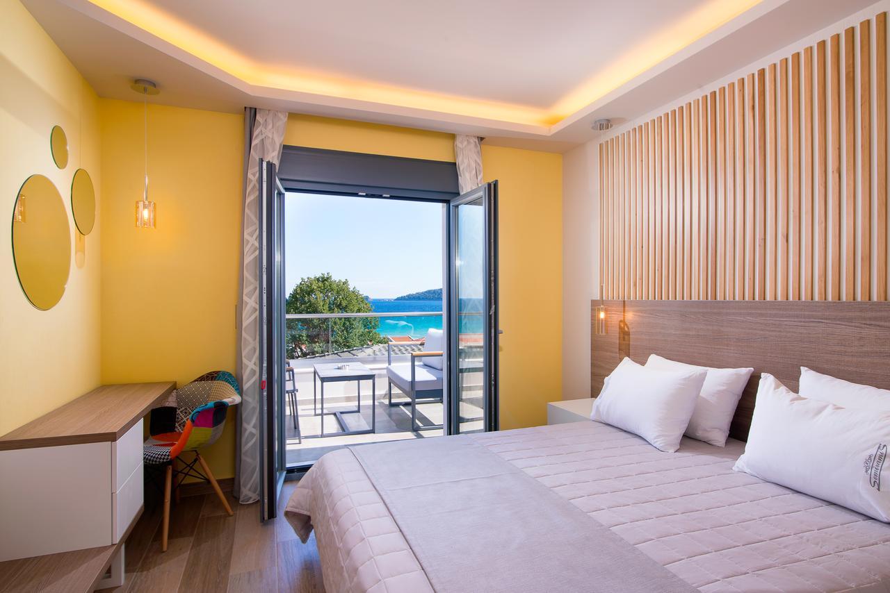 Semiramis Luxury Suites Chrysi Ammoudia Bagian luar foto
