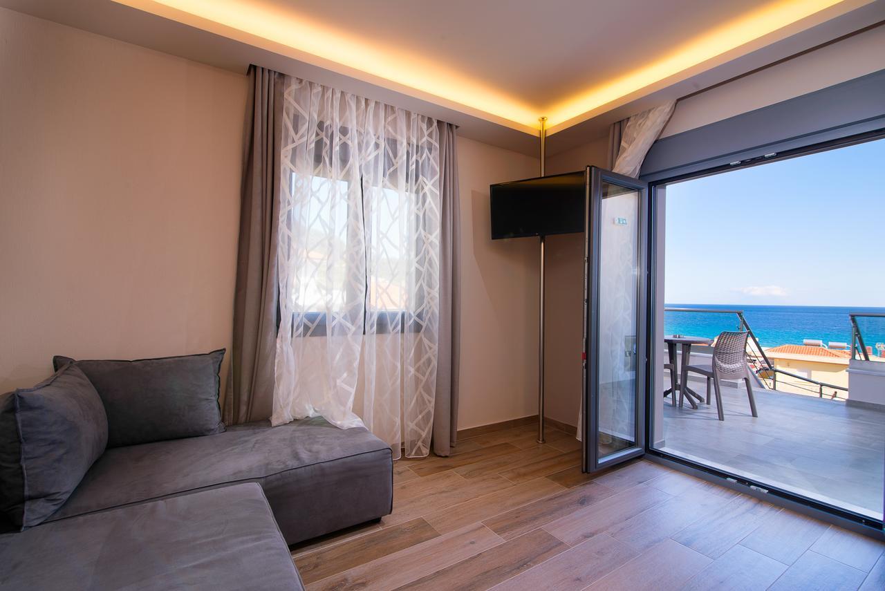 Semiramis Luxury Suites Chrysi Ammoudia Bagian luar foto