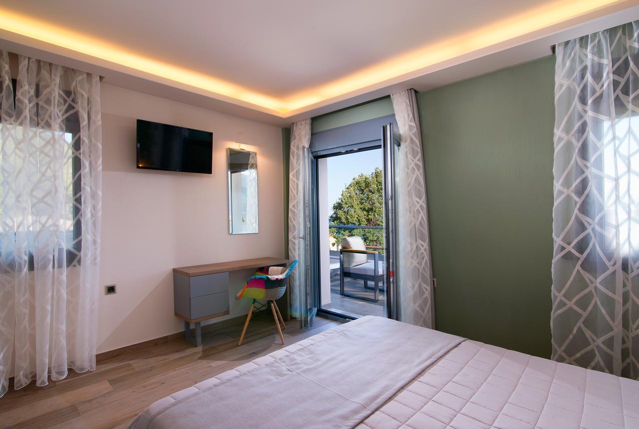 Semiramis Luxury Suites Chrysi Ammoudia Bagian luar foto